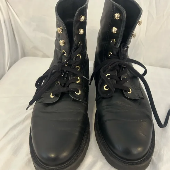 Stuart Weitzman Mila Leathet Combat Boots Great Condition Round Toe Platform