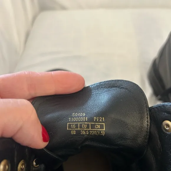 Stuart Weitzman Mila Leathet Combat Boots Great Condition Round Toe Platform