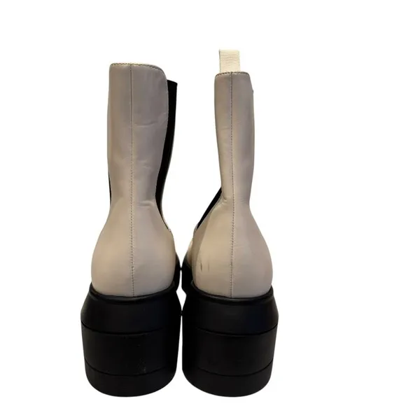 Stuart Weitzman Norah Cream Lug Sole Chelsea Boots Size 10 C