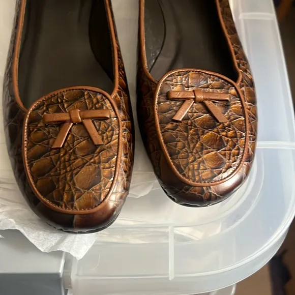 Stuart Weitzman size 7 flats