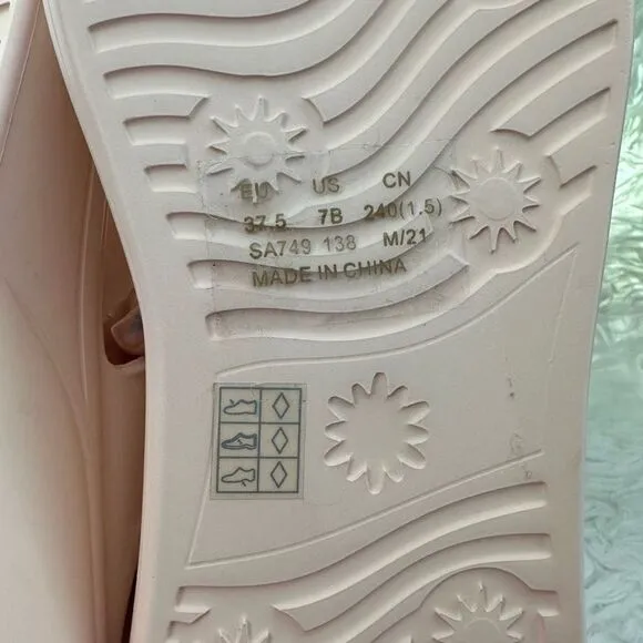 Stuart Weitzman Stuflex T Strap Sandals in Rosewater Womens size US 7 B New