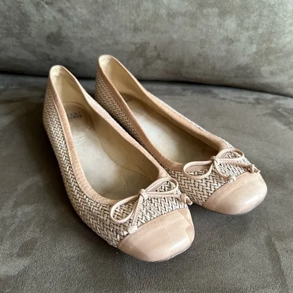 Stuart Weitzman Tan Cream Shoestring Ballet Flats