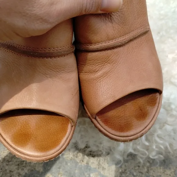 Stuart Weitzman Tan Nubuck Leather Slip On Mules Sandals 6.5