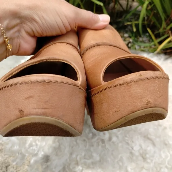 Stuart Weitzman Tan Nubuck Leather Slip On Mules Sandals 6.5
