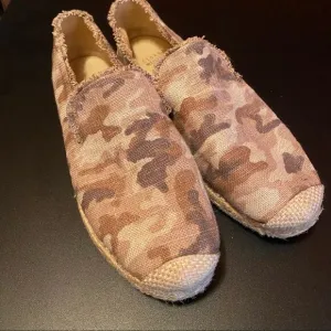 Stuart Weitzman Womens Camo espadrilles tan 6.5 flat shoes