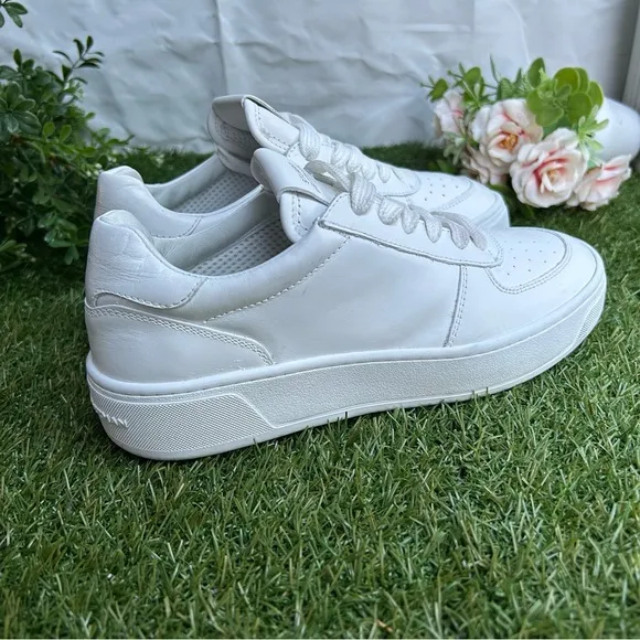 Stuart WeitzmanLeather Courtside Low-Top Sneakers white size 7 new