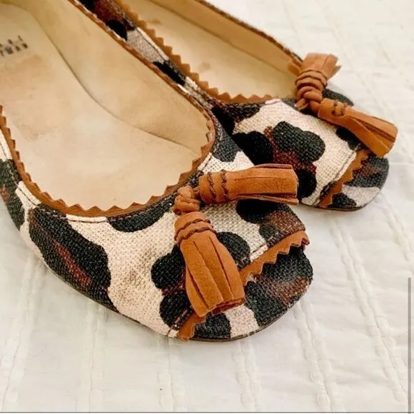 STUART WEITZMAN canvas leopard print flats