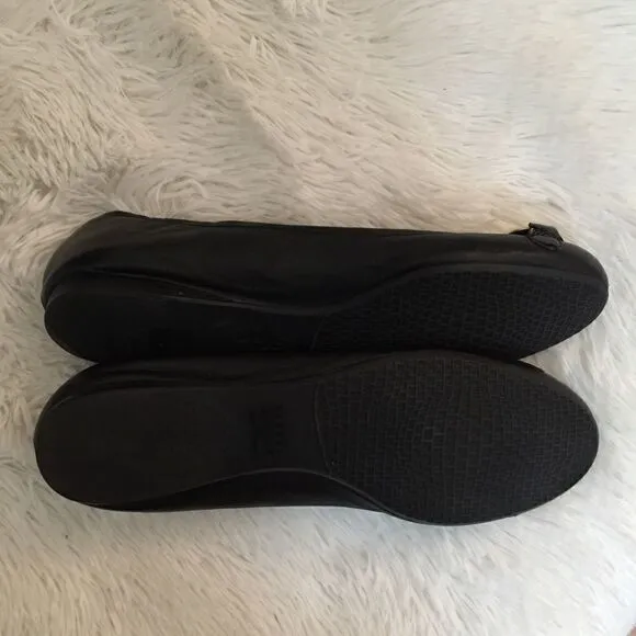 Stuart Weizman Butter leather twist knot flats