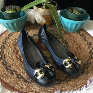 Stuart Weizman Butter leather twist knot flats