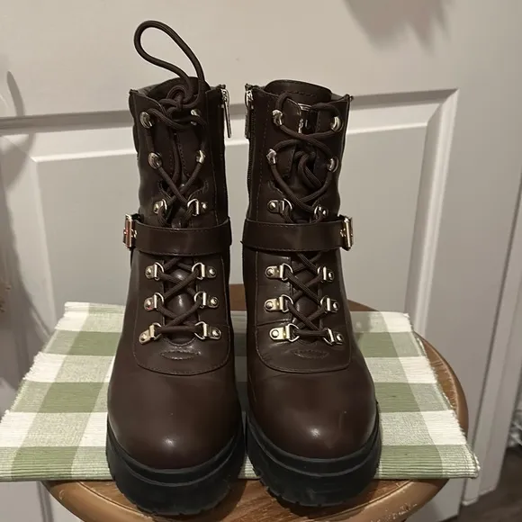 Stunning, Guess Platform Combat Ankle Booties, EUC