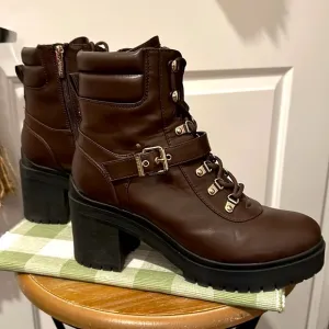 Stunning, Guess Platform Combat Ankle Booties, EUC