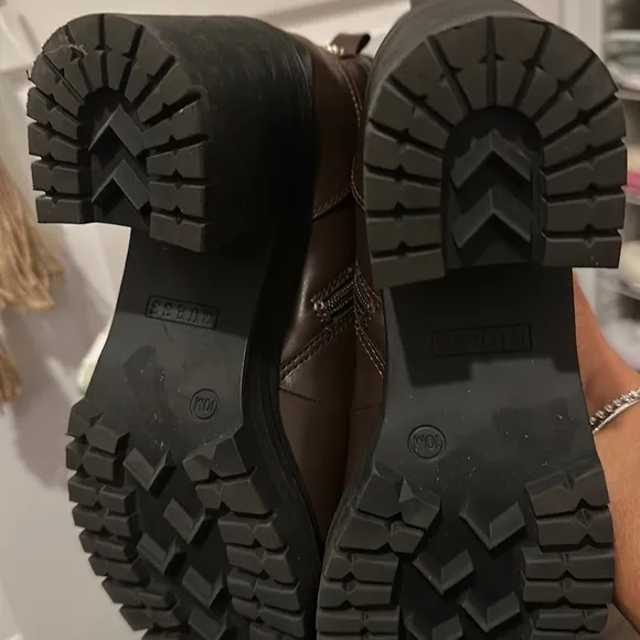 Stunning, Guess Platform Combat Ankle Booties, EUC