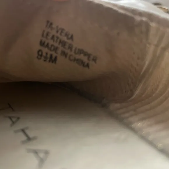 Tahari Leather Cream Ballet Flats (size 9.5)