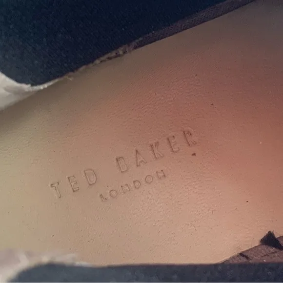 Ted Baker London Lilanna white leather lug sole Chelsea boots 7 ( European 37)