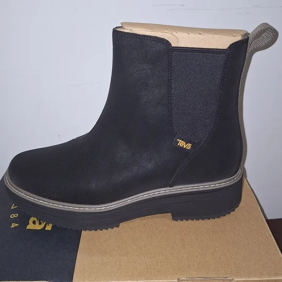 Teva W. Midform Chelsea Boots in black new with the box with no flaws.