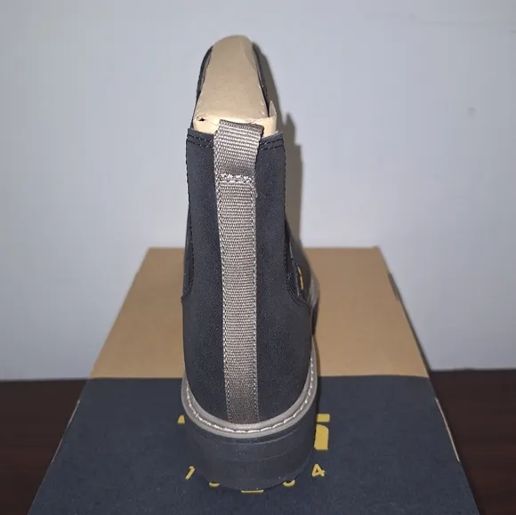 Teva W. Midform Chelsea Boots in black new with the box with no flaws.
