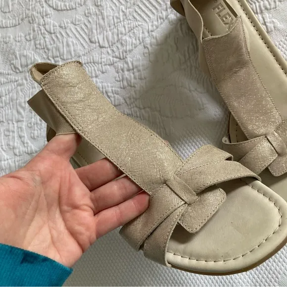 The Flexx comfort sandals Band Together platinum T-strap US 10