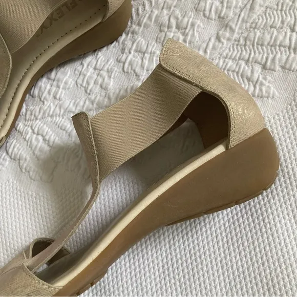 The Flexx comfort sandals Band Together platinum T-strap US 10