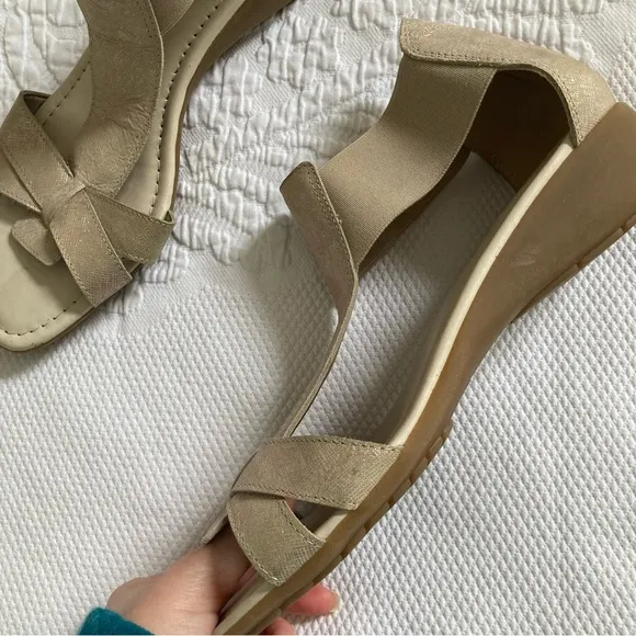 The Flexx comfort sandals Band Together platinum T-strap US 10