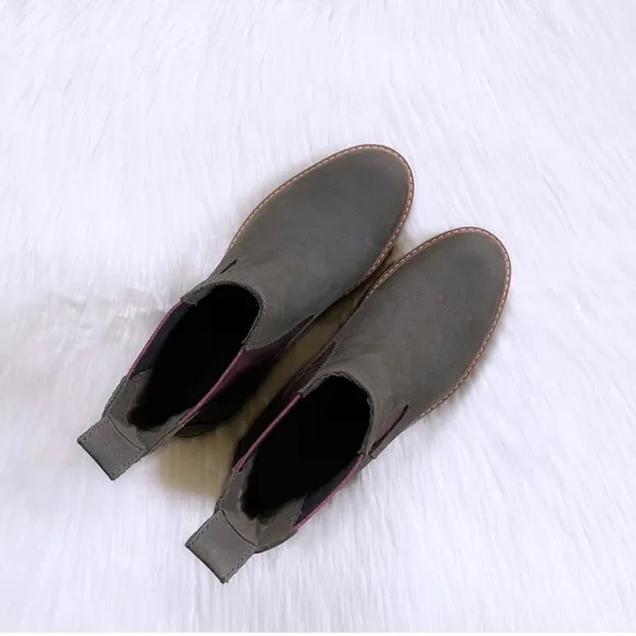 Timberland Courmayeur Valley Chelsea Boots, Olive Nubuck, Size 7.5 New in Box