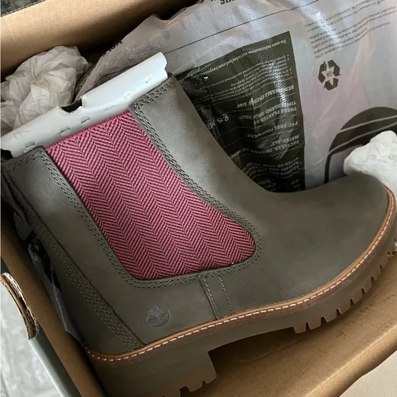 Timberland Courmayeur Valley Chelsea Boots, Olive Nubuck, Size 7.5 New in Box