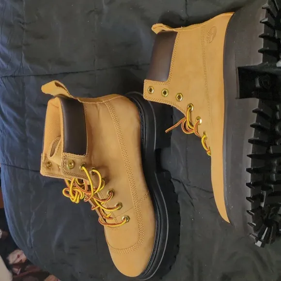 Timberland Sky 6&quot; Lace-Up Lug Sole Platform Boots BNWOB Size 7.5