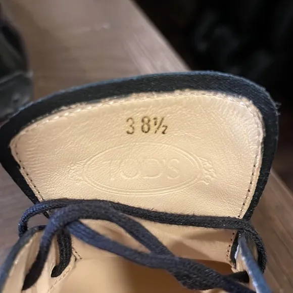 Tod’s Black Leather Lace Up Flats, 38.5 (US 8.5)