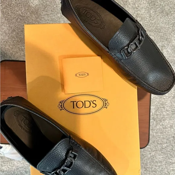 Tod's Gommino Italian pebbled leather driving loafers Size 9