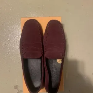 Tod's Gommino Suede Driving Loafer - US 10 - Eggplant