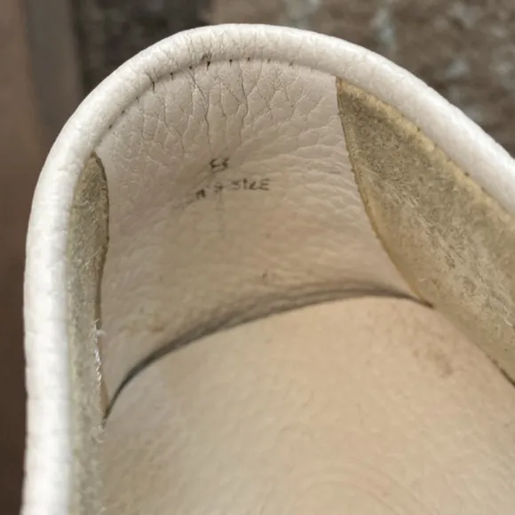 Tod’s white leather driving moccasin loafers men’s size 8 USA size fits 9