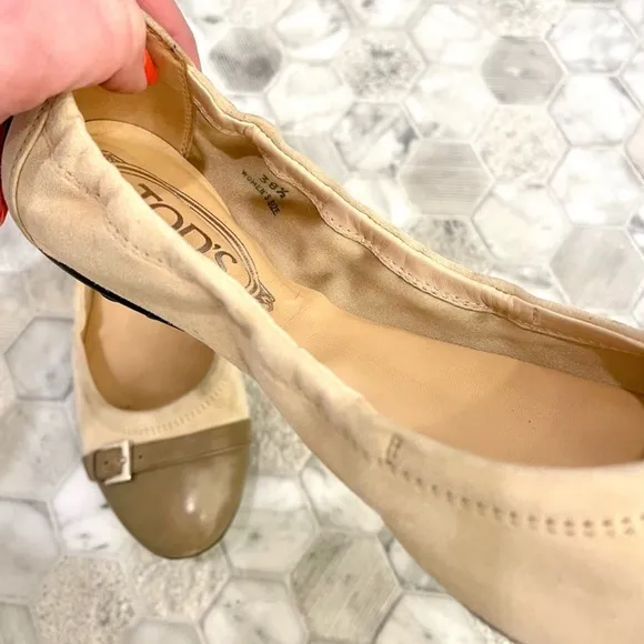 Tods Women’s Patent Leather Cap Toe Buckle Ballet Flats Beige Tan Size 8