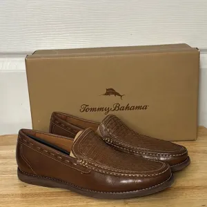 Tommy Bahama Brooks Bay Brown Loafers Slip-Ons Classic Moccasin Design Wood sz 8