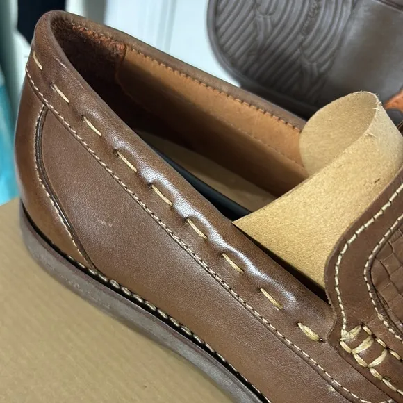 Tommy Bahama Brooks Bay Brown Loafers Slip-Ons Classic Moccasin Design Wood sz 8