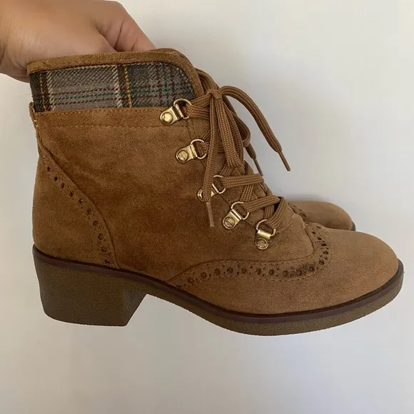Tommy Hilfiger - Tan Suede Lace Up Combat Boots - Size 6.5