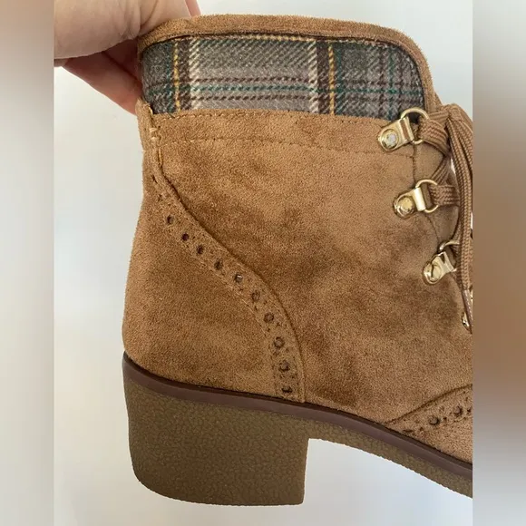 Tommy Hilfiger - Tan Suede Lace Up Combat Boots - Size 6.5