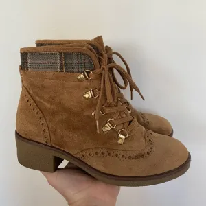 Tommy Hilfiger - Tan Suede Lace Up Combat Boots - Size 6.5