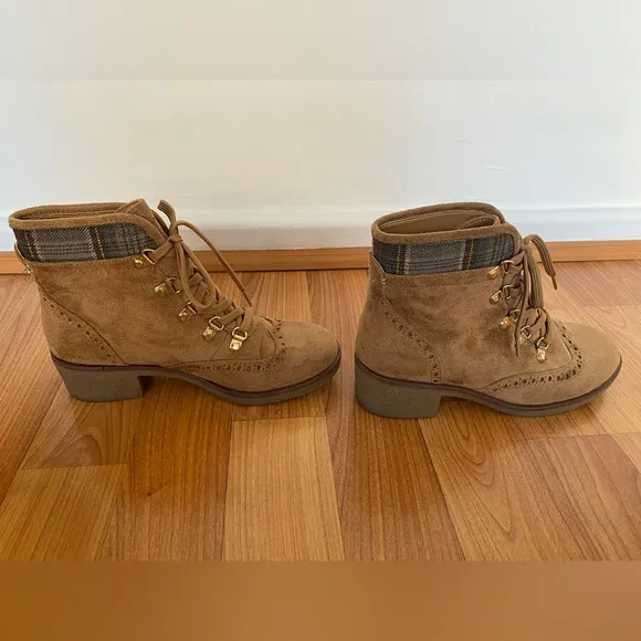 Tommy Hilfiger - Tan Suede Lace Up Combat Boots - Size 6.5