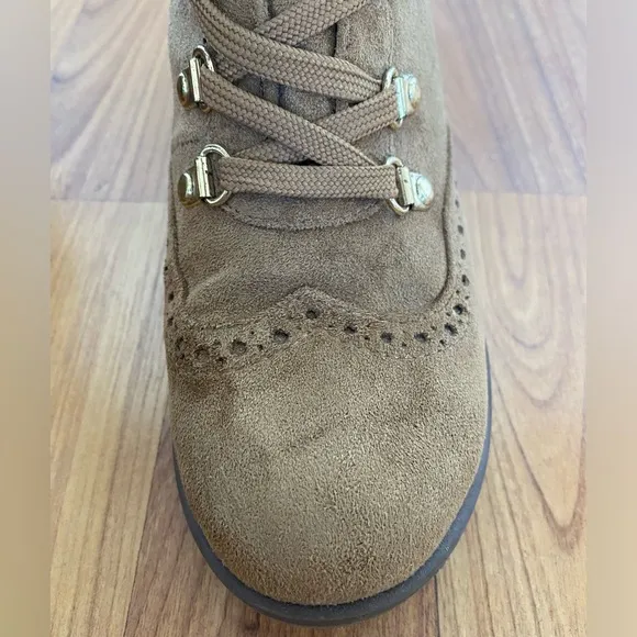 Tommy Hilfiger - Tan Suede Lace Up Combat Boots - Size 6.5