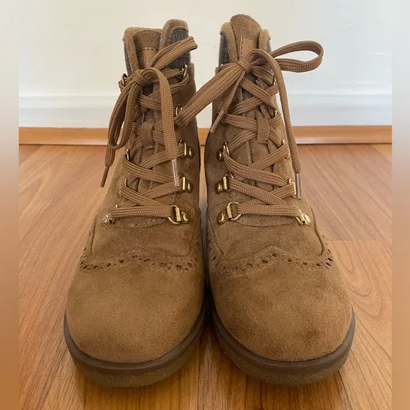 Tommy Hilfiger - Tan Suede Lace Up Combat Boots - Size 6.5