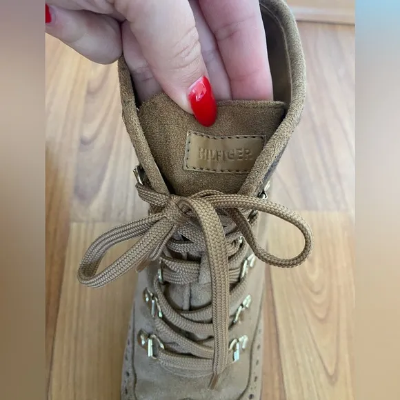 Tommy Hilfiger - Tan Suede Lace Up Combat Boots - Size 6.5