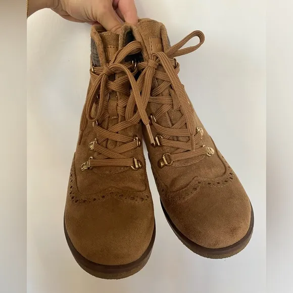 Tommy Hilfiger - Tan Suede Lace Up Combat Boots - Size 6.5