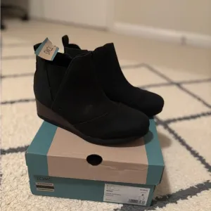 Toms Black Chelsea Boots Suede Slip-On
