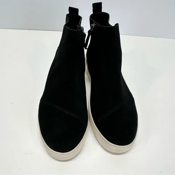 TOM’S Black suede high top platform sneakers‎ size 9