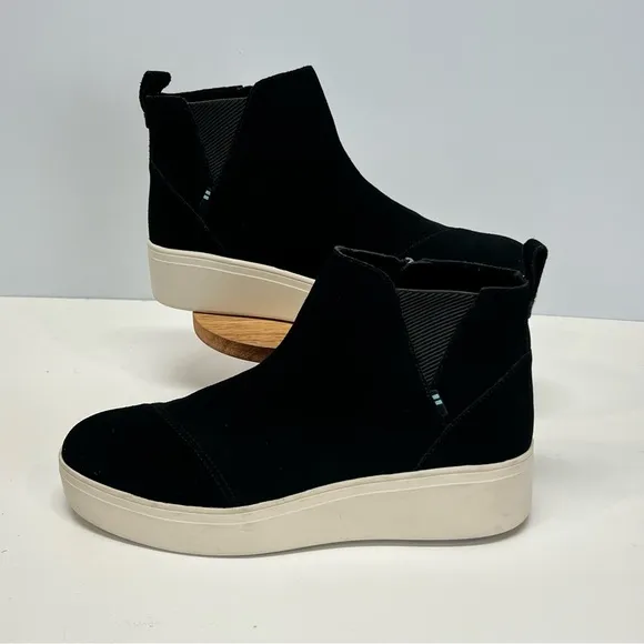 TOM’S Black suede high top platform sneakers‎ size 9
