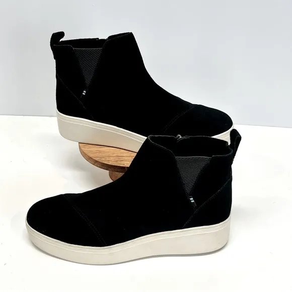 TOM’S Black suede high top platform sneakers‎ size 9