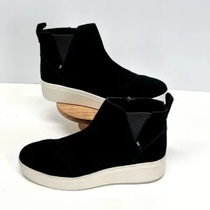 TOM’S Black suede high top platform sneakers‎ size 9