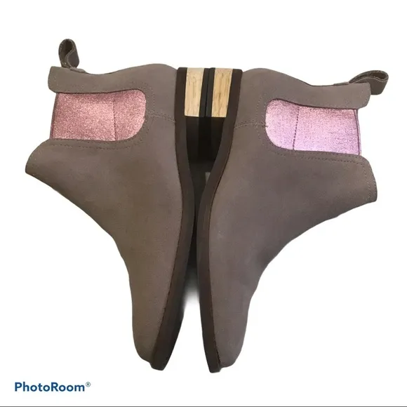 Toms Ella Chelsea Taupe Suede Ankle Boots