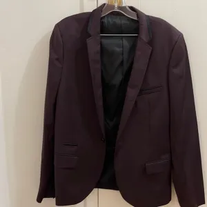 Topman burgurdy suit jacket with black collar detail mens size 42 fits small