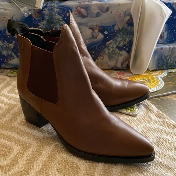 Topshop Brown Leather Chelsea Heeled Bootie