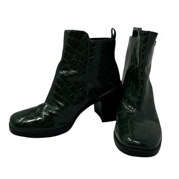 TopShop. Green Croc Embossed Chelsea Boots Y2K Women's Size 6.